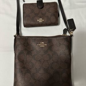 EUC - Coach crossbody signature pattern